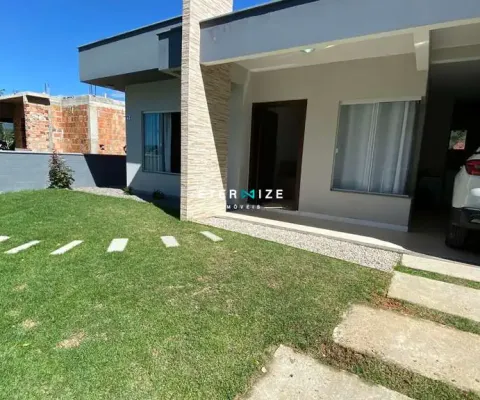 Casa com 02 dormitórios em rua tranquila no bairro fazenda da armação em gov. celso ramos-sc