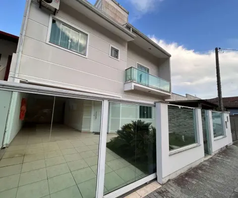 Lar aconchegante para sua família , frente rua 4 quartos mobiliada à venda na praia do antenor em governador celso ramos - santa catarina.