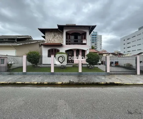 Casa à venda em centro biguaçu - sc | dois pisos e banheira com hidromassagem
