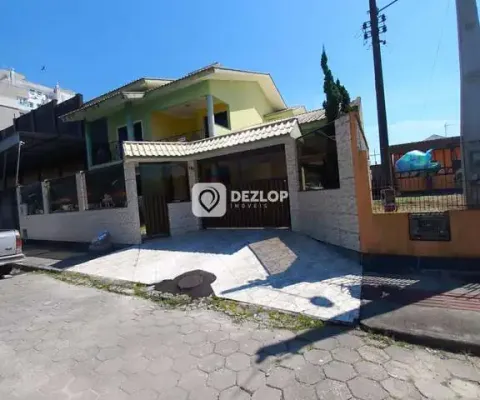 Casa à venda em rio caveiras, biguaçu - sc | dois andares com suíte e closet