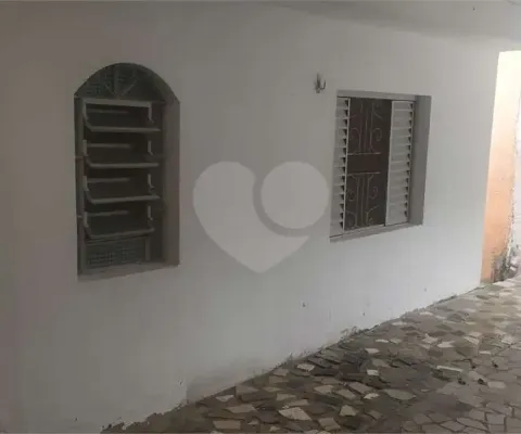 Casa térrea com 80m² para locação, 1 dormitório, vaga para 2 carros, no bairro vl santa catarina