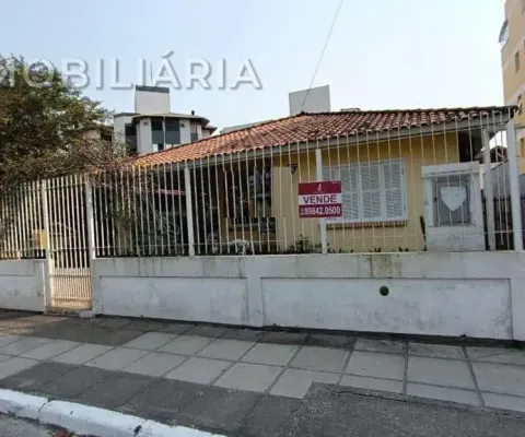 Casa residencial com 3 quartos  à venda, 200.00 m2 por r$1700000.00  - canasvieiras - florianopolis/sc