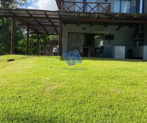Casa duplex em condominio com 3 quartos sendo 2 suítes mobiliada com 300m2 em praia do forte