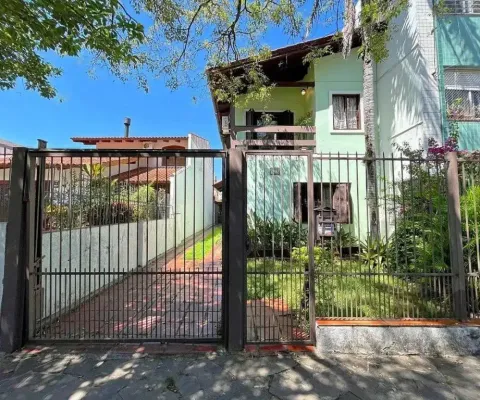 Casa com 3 dormitórios, sendo 1 suíte, vaga para 4 carros, no bairro santana