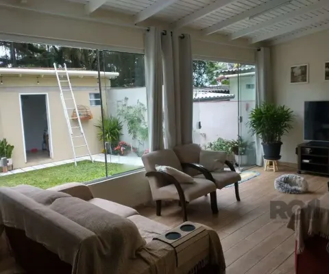 Casa de 155m² com 2 quartos, suíte, 2 vagas de garagem, no bairro jardim europa, porto alegre/rs