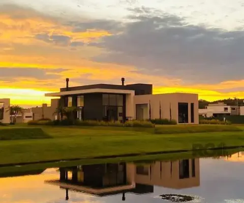 Casa em condomínio com 3 suítes, churrasqueira, lareira, vagas de garagem - 175m² no bairro centenário, torres/rs