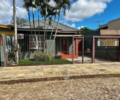 Casa toda reformada, 135 m² de área construída, churrasqueira e piscina