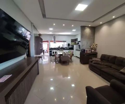 Casa com 3 quartos à venda na Rua Isa Lostracco, Jardim Planalto, Goiânia