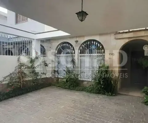 Casa à venda com 4 quartos, 02 suítes no jardim aeroporto