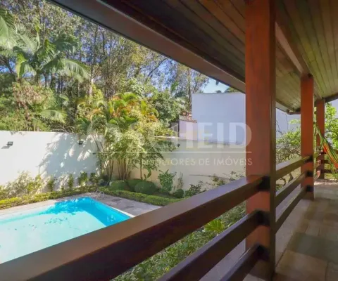 Casa charmosa jardim marajoara! 4 dormitórios, 2 suites, 3 vagas de garagem, cercado de área verde!