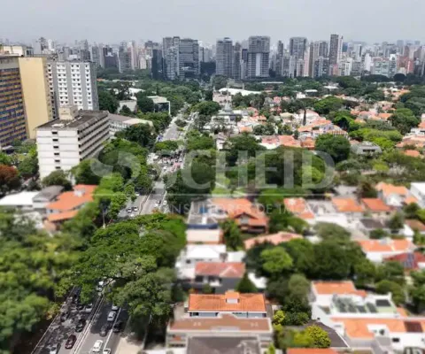Casa à venda na av. ibirapuera, 488m² terreno. 4quartos(2 suítes). 7 vagas
