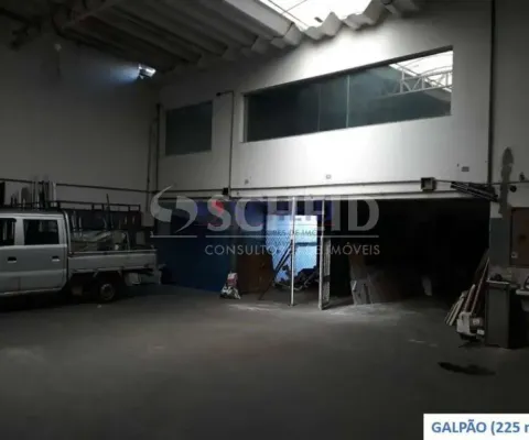 Galpão com 500m2, 6 salas, 8 banheiros e muito espaço, em ótima localização no jardim marajoara
