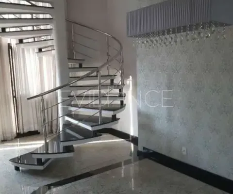 Cobertura  dúplex com sala 2 ambientes com sacada e piscina, com closet e banheira.