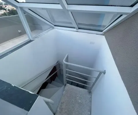 Cobertura duplex com 1 dormitório e suíte - nunca habitada.