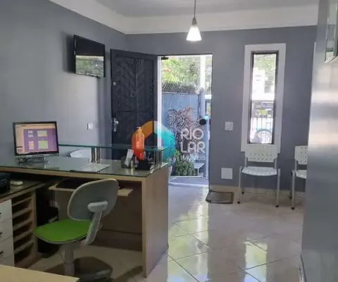 Casa com 3 quartos à venda na Rua Doutor Francisco Portela, Paraíso, São Gonçalo
