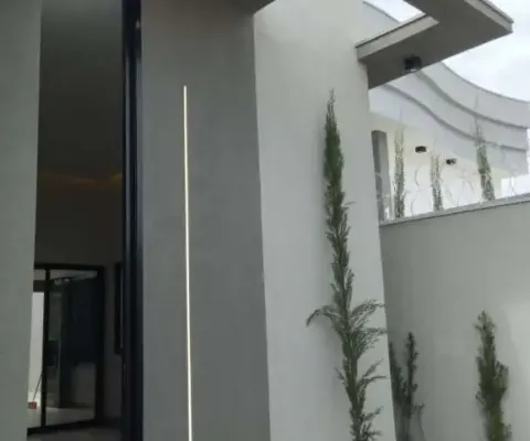 Casa com 3 suítes, móveis planejados, 2 vagas cobertas, área gourmet com churrasqueira e piscina no praça alto umuarama