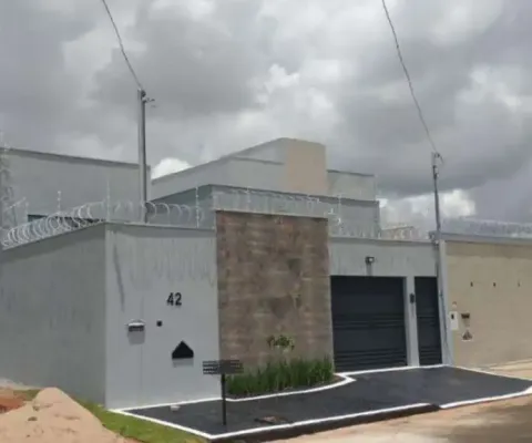 Casa portal do vale: 3 quartos, 4 vagas, móveis planejados, área gourmet, piscina/spa, churrasqueira, fogão e forno a lenha, sistema de segurança