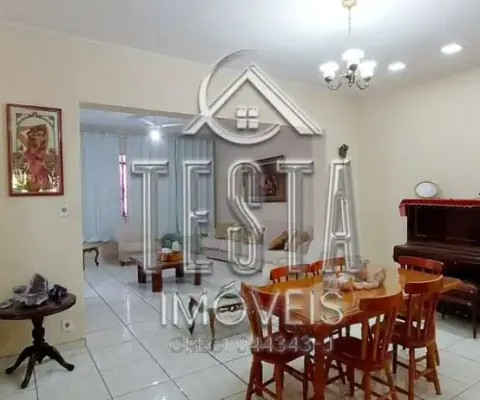 Otima casa 3 quartos no altos da cidade, ótima localidade para comércio,  clínicas etc, com saída para rua dos fundos