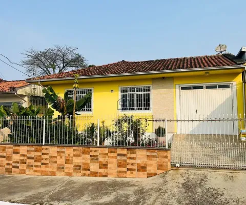 Linda casa com 03 quartos sendo 01 suíte 03 bwc localizado no bairro ipiranga, são josé - sc.
