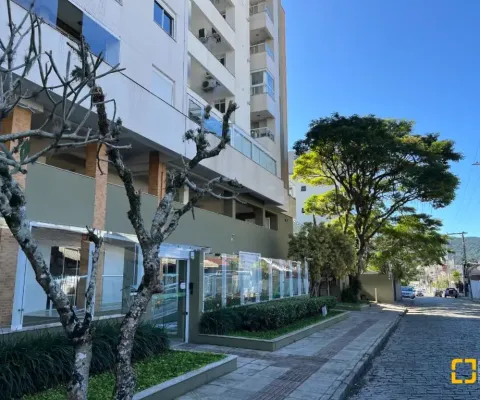 Apartamento com 02 quartos sendo 01 suíte 02 bwc localizado na trindade florianópolis sc.