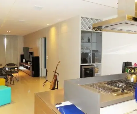 Apartamento com 03 quartos sendo 03 suítes 03 bwc localizado no centro de florianópolis sc.