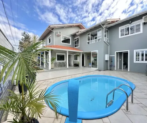 Ampla casa com 4 dormitórios com piscina no novo estreito - florianópolis