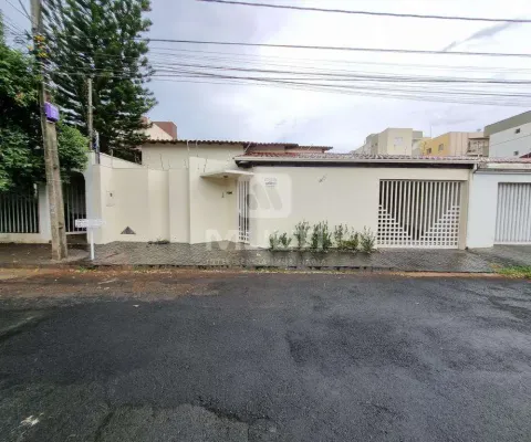 Casa com 4 quartos à venda no Santa Mônica, Uberlândia 