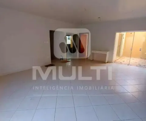 Casa com 3 quartos para alugar no Santa Mônica, Uberlândia 