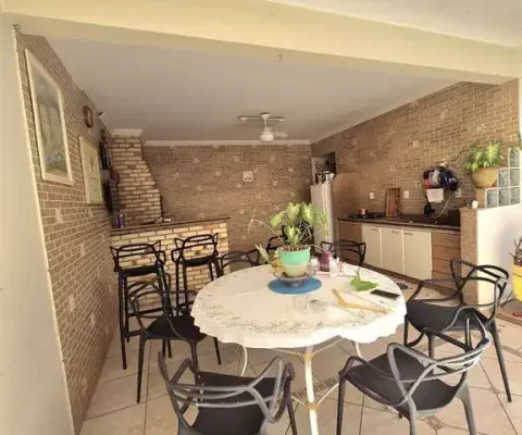 Casa com 4 quartos à venda na Rua Eurilemos, 431, Jardim dos Pássaros, Maringá