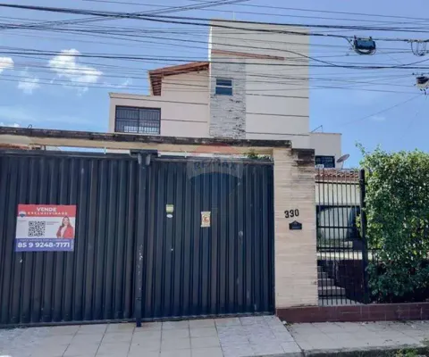 Casa triplex de alto padrão, com 4 suítes, ampla área de lazer, em frente ao centerbox