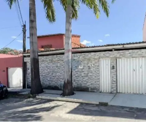 Casa plana, 288m², 4 quartos, quintal, deck com churrasqueira, nas cajazeiras, em fortaleza.