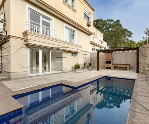 Casa de alto padrão no morumbi com 754m² muito bem distribuídos.