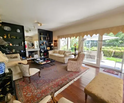 Casa alto padrão disponível para venda no morumbi, com 589m², 4 dormitórios e 4 vagas