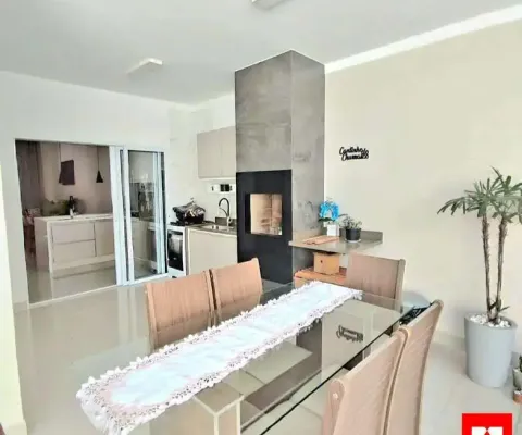 Casa à venda no parque nova carioba em americana com 2 quartos (1 suíte) e 4 vagas de garagem