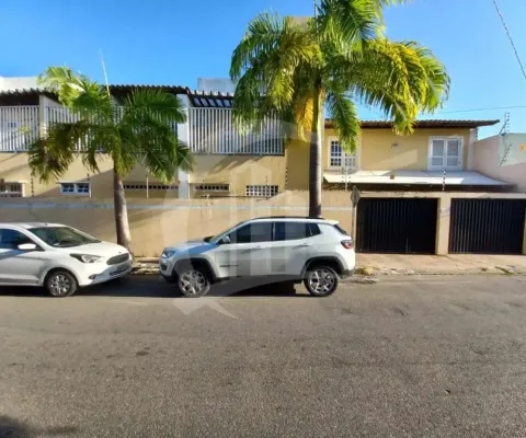 Excelente casa de alto padrão a venda no bairro atalaia, lado sombra predominante.