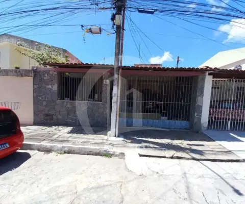 Excelente casa de médio padrão a venda no bairro suiça, lado sombra predominante.