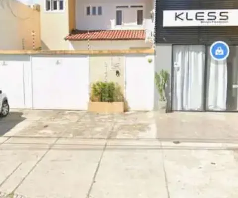 Casa com ponto comercial à venda na coroa do meio em localização privilegiada!
