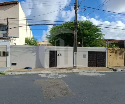 Casa à venda no bairro coroa do meio ? ampla, confortável e bem localizada!