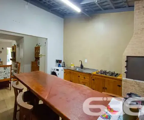 Casa com 2 quartos à venda na Avenida Paulo Schroeder, 153, Petrópolis, Joinville