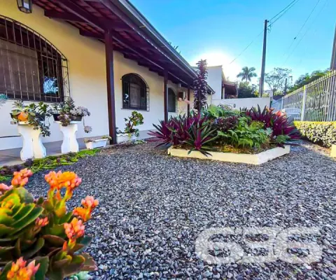 Casa com 3 quartos à venda na Avenida Paulo Schroeder, 5, Petrópolis, Joinville