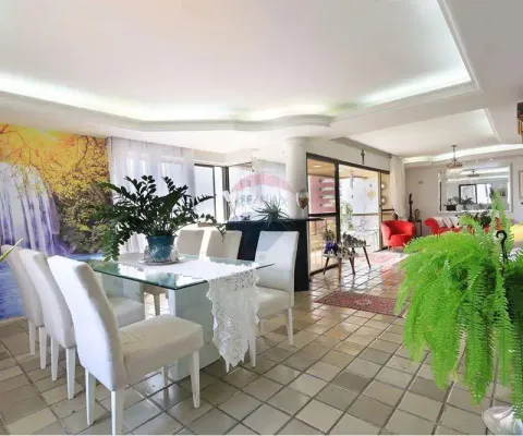 Apartamento com 217m quadrados de alto padrão com 4 quartos, sendo 2 suítes + dependência completa.