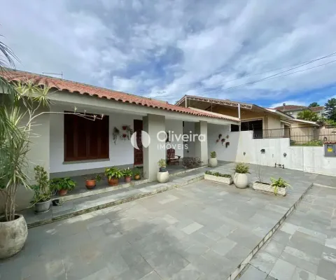 Casa semimobiliada com 03 dormitórios, sendo um suíte no bairro camobi!