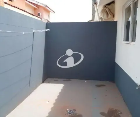 Casa em condomínio fechado com 3 quartos para alugar no Jardim Karaíba, Uberlândia 