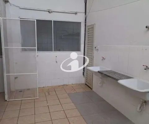 Casa com 6 quartos para alugar no Martins, Uberlândia 