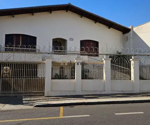 Casa à venda em ótima localização no abadia, com 3 salas amplas, 3 quartos sendo duas suítes, roupeiro, planejado com madeira, piscina aquecida uberaba - mg