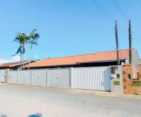 Linda casa na praia da armação, penha - seu paraíso com piscina aquecida!