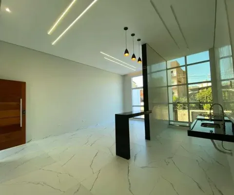 Casa bairro jardim panorama. cód. k225, pé direito duplo. 3 quartos/suite, 3 vgs. quintal. área gourmet com armários planej.