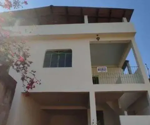 Casa em ipatinga, cód. k172, bairro veneza. quintal enorme, jardim, perto centro da cidade.