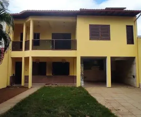 Casa no centro de ipatinga, excelente vizinhança, quintal. 4 vgs garagem. região de ipatinga