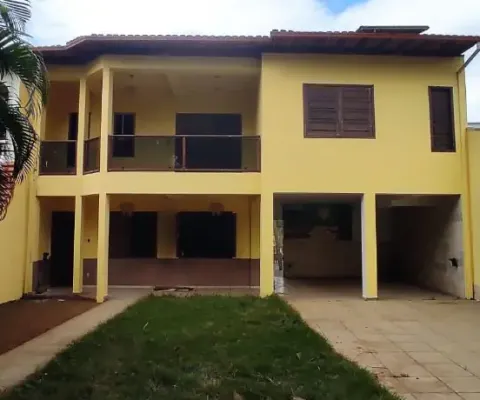 Casa no centro de ipatinga, excelente vizinhança, quintal. 4 vagas garagem.  região de ipatinga